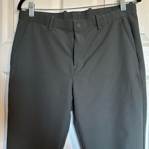 Layer 8 men’s gray chino flat front golf pants size medium